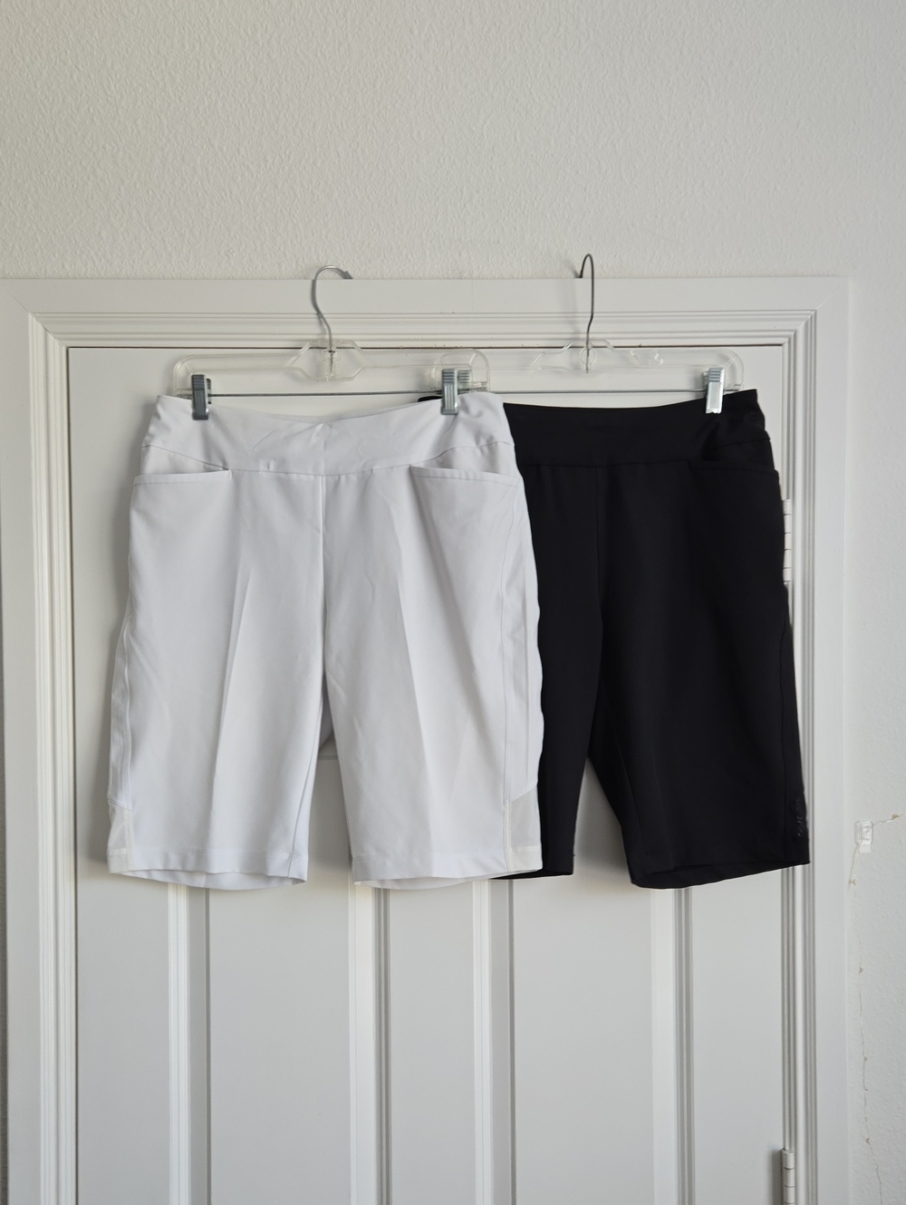 Two Tail erformance Shorts - White and Black
